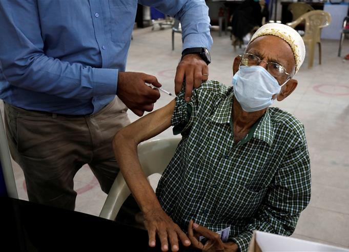 Rich results on Google SERP when searching for 'Karachi Covid Update'