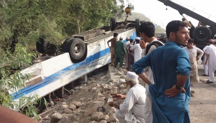 Khuzadr- Dadu bound coach over turned