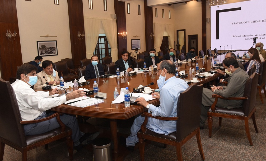 CM Sindh presiding ober meeting about federally run schools