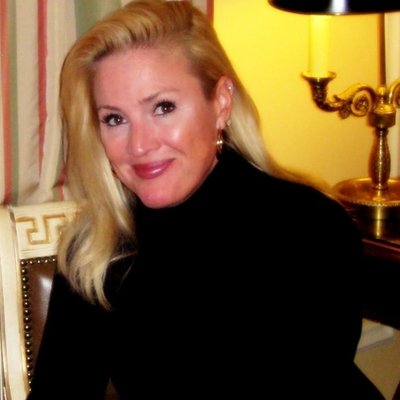 Rich result son google SERP when searching for 'Angela Aggeler'