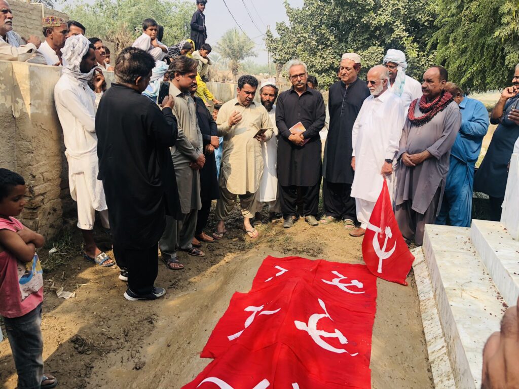 Rich result son google SERP when searching for 'Mansoor Mirani was laid to rest with red flag honour'