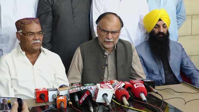 Rich result son google SERP when searching for 'Qadir Magsi - Ahsan Iqbal'