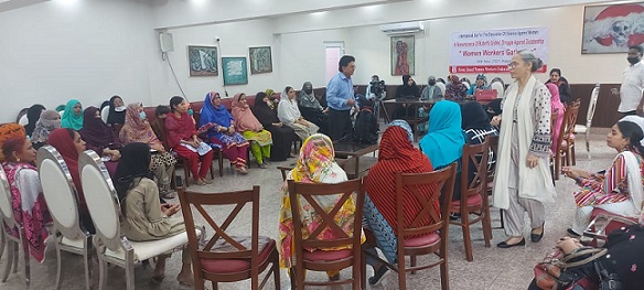 Rich result son google SERP when searching for 'Women workers gathering'