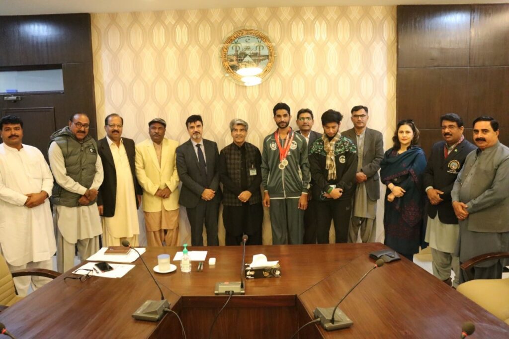 Rich result son google SERP when searching for 'Shah Latif University'