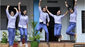 Rich result son google SERP when searching for 'School Uniform'