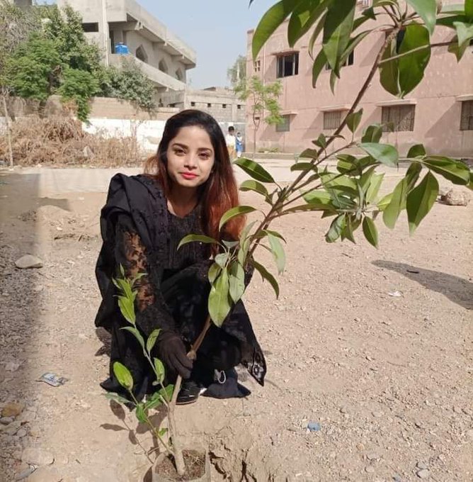 Rich result son google SERP when searching for 'Saba Aslam'