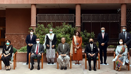 Rich result son google SERP when searching for 'Arif Alvi AKU'