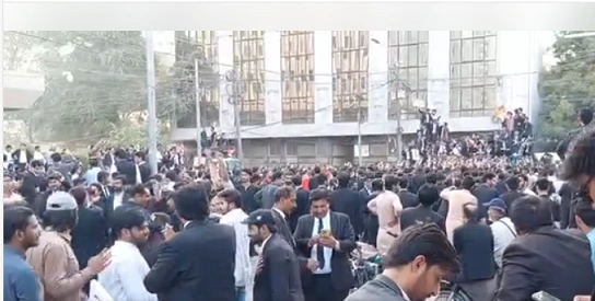 Lawyers protest Canal